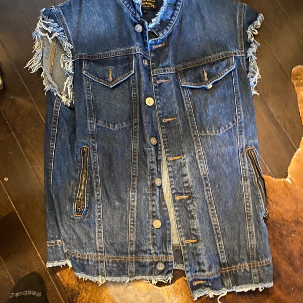 Denim sleeveless jacket